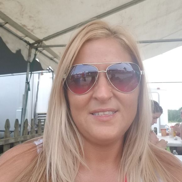 Meet your Posher, Melanie - Picture 1 of 1